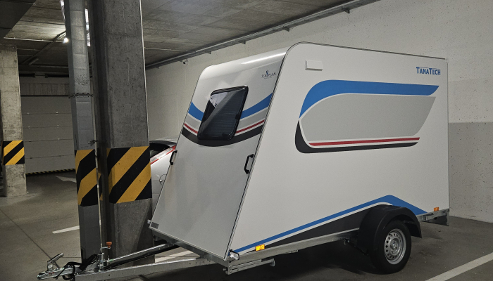 Garažovaný nový mini karavan